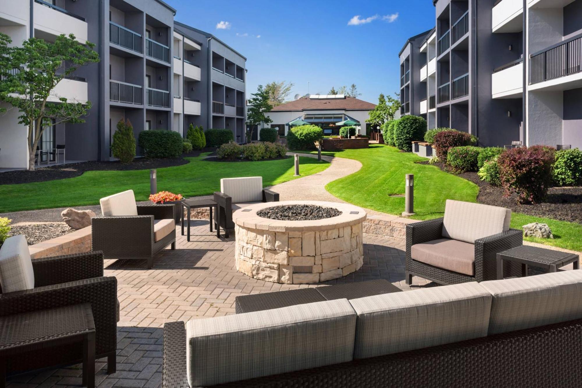Courtyard Syracuse Carrier Circle Hotel East Syracuse Bagian luar foto