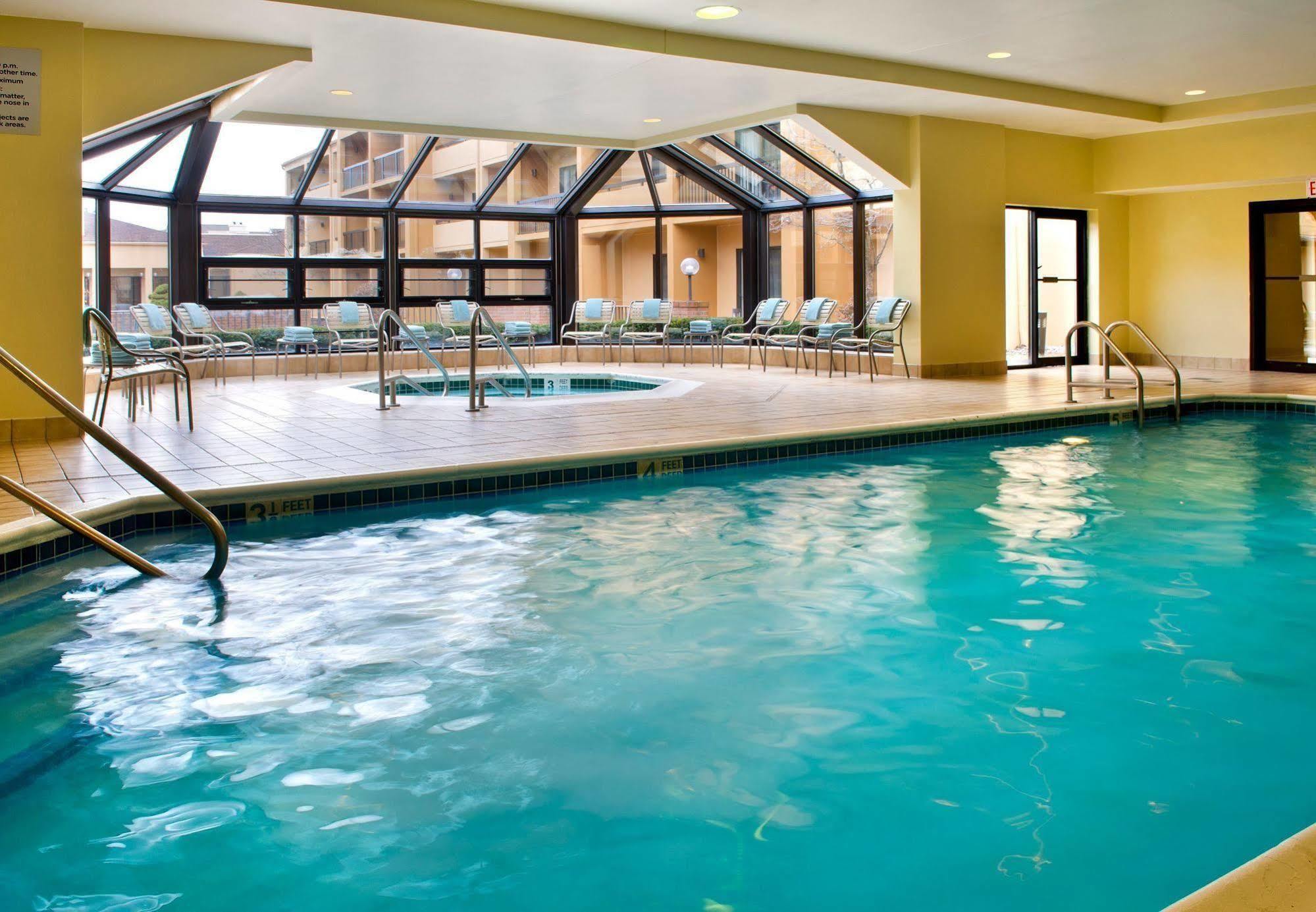 Courtyard Syracuse Carrier Circle Hotel East Syracuse Bagian luar foto